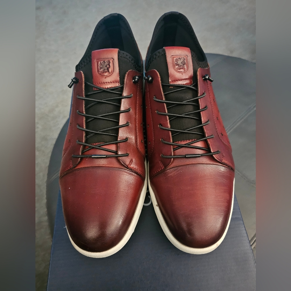 Casual sneakers